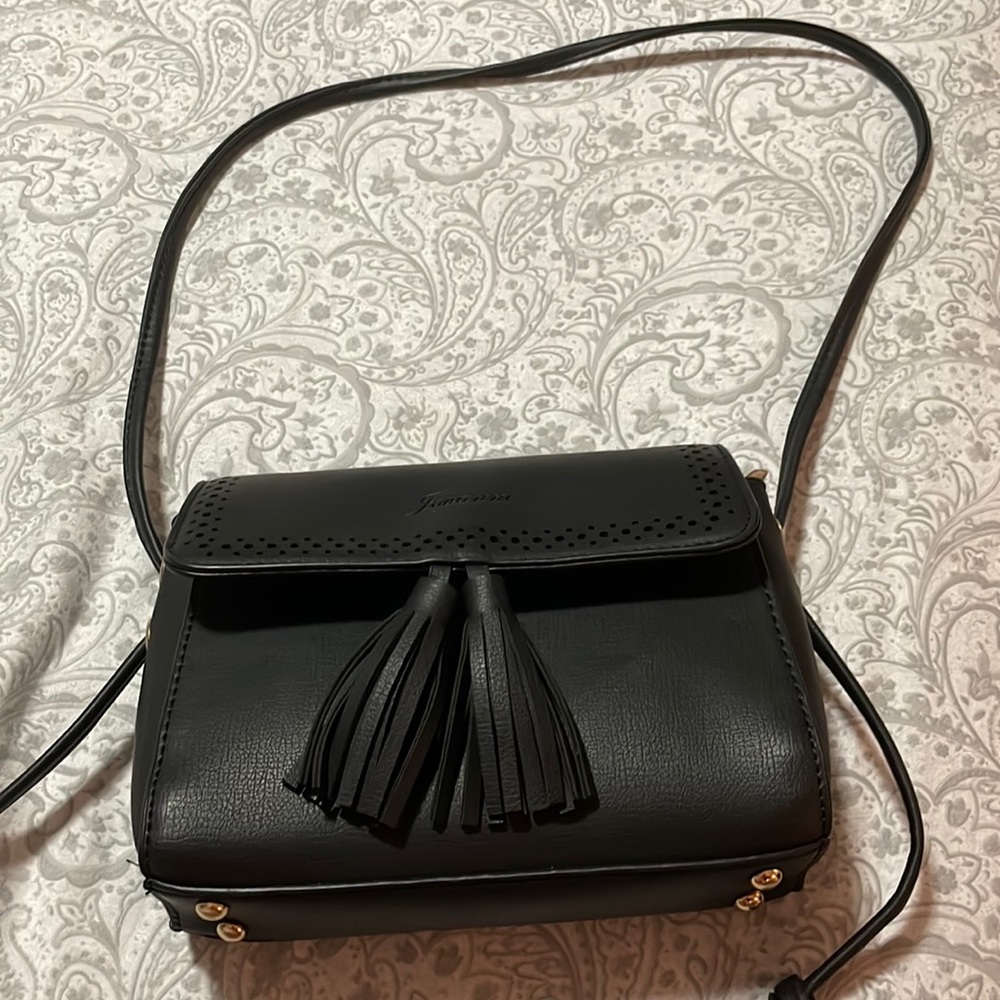 Black shoulder/crossbody bag